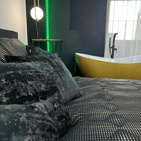 Premium Ze Zlota Wanna W Sypialni Widok Na Morze Dyskretny Taras Z Lozkiem - Baltyckie 18 Apartment