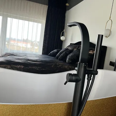 Apartment Premium Ze Zlota Wanna W Sypialni Widok Na Morze Dyskretny Taras Z Lozkiem - Baltyckie 18 *
